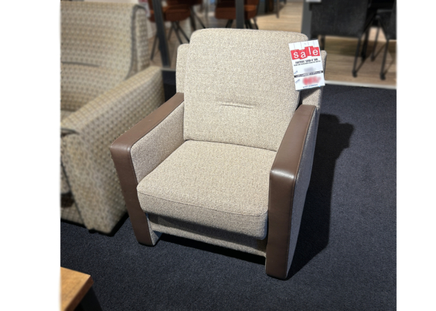 	Fauteuil Edra-4 in stof + leren armpjes	