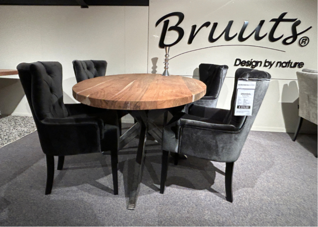 	Bruuts eettafel Romy ovaal spin-chroom	